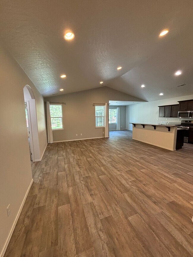 Building Photo - Single Level Post Falls Home (APP#233)