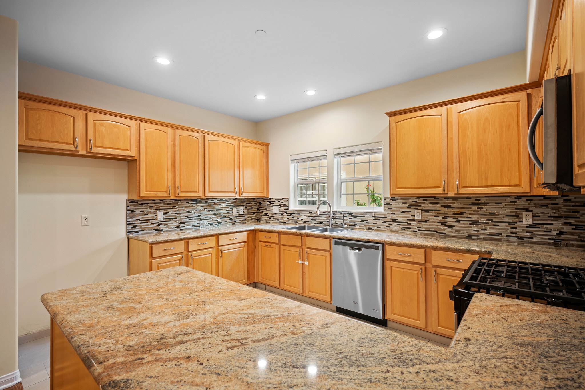 Building Photo - 415 E Dryden St