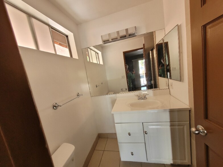 Building Photo - 1410 Venice Blvd.