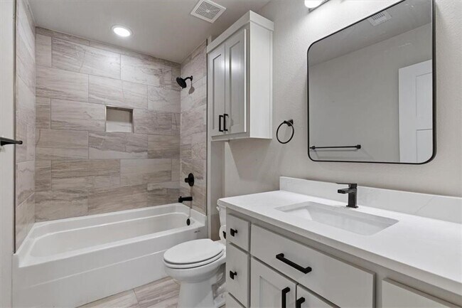 Building Photo - 3 Pickering Dr