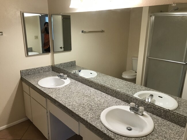 Building Photo - Tempe 3 Bed, 2 Bath - Pool and Single Story