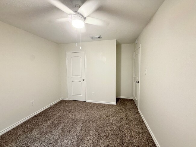 Building Photo - Elegant Recently Updated 3/2/2 Home in Ang...