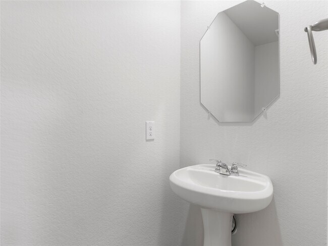 Building Photo - 304 N Orange St