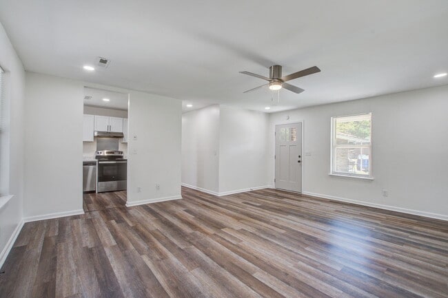 Building Photo - 114 Langley Dr