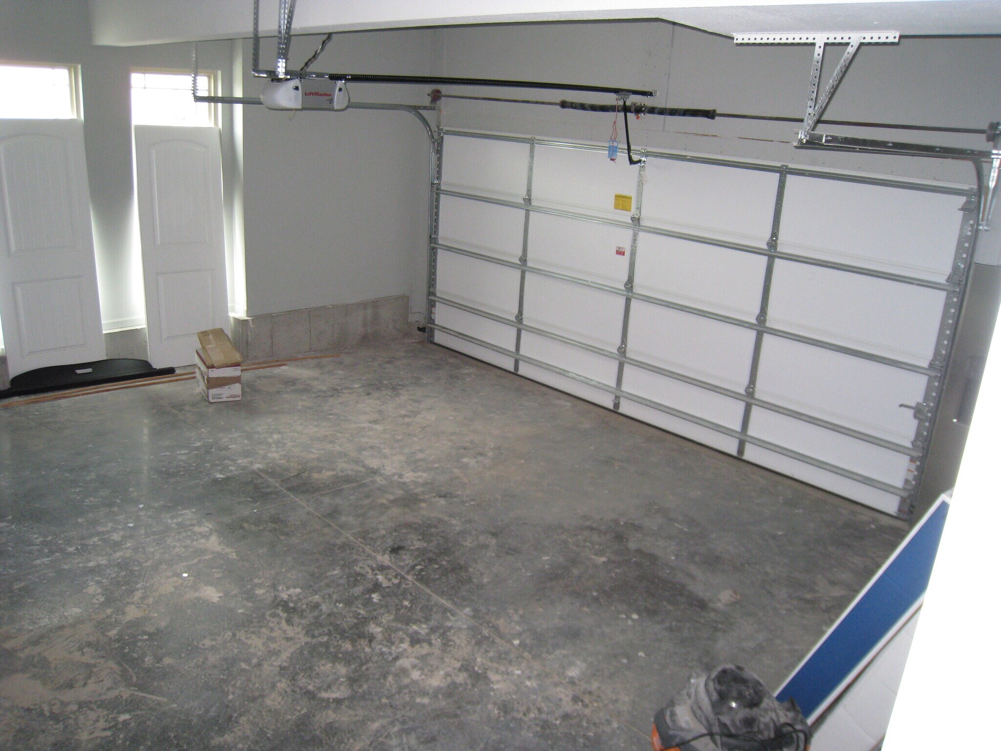 Building Photo - 613 S Meadowbrook St