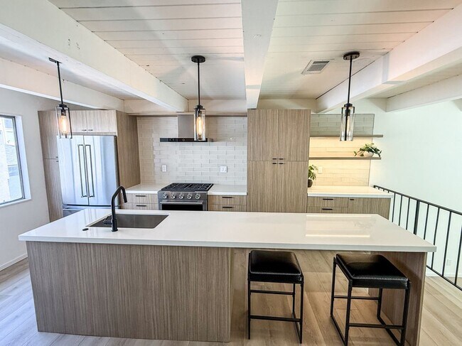 Building Photo - 6639 Green Valley Cir