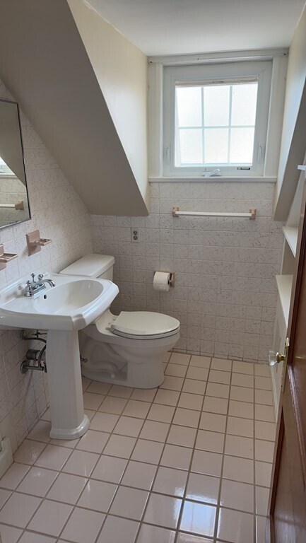 Building Photo - 48 Trapelo St