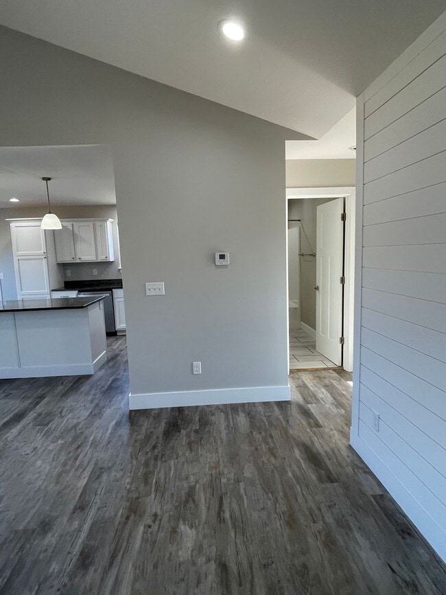 Building Photo - Built in 2020! 3 Bed 2 Bath w/ FENCE and UF Walk Out Basement