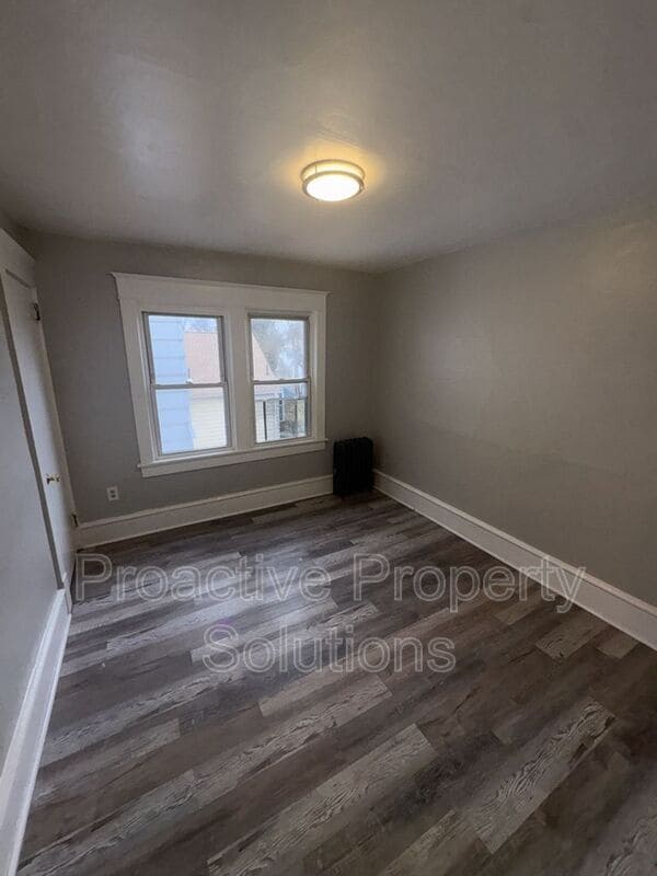 Building Photo - 27 Edison St