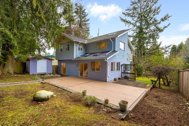 Building Photo - 16725 10th Ave NE