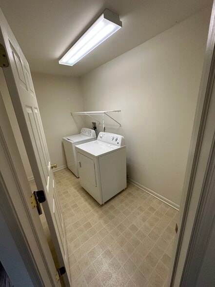 Building Photo - 2056 Deer Run Dr