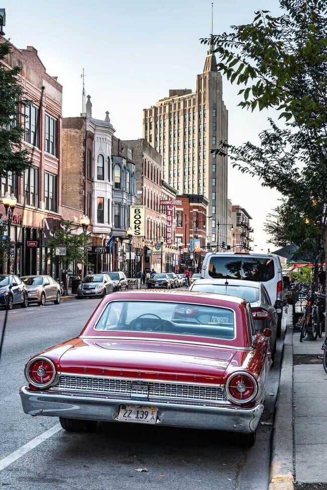 Building Photo - 1954 W North Ave