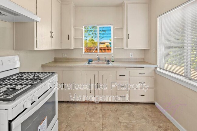 Building Photo - 1026 Windeler Ave