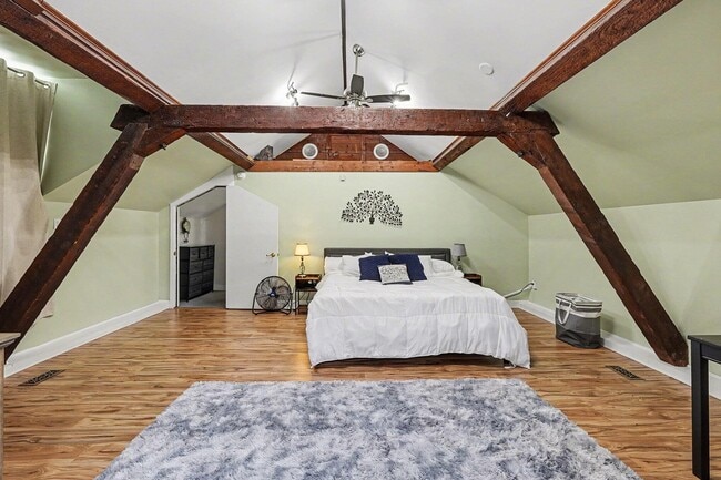 Building Photo - 1391 Woodbridge St