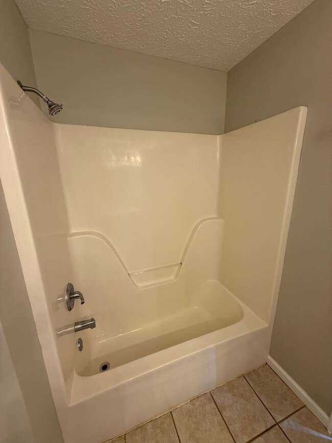 Building Photo - Updated home in Nixa