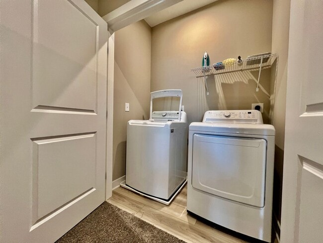 Building Photo - 4 Bedroom, Luxury living in premium location next to Liberty Center and Interstate 75