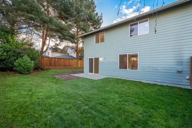 Building Photo - Modern Comfort in Silver Lake | 3-Bed, 2.5-Bath Home