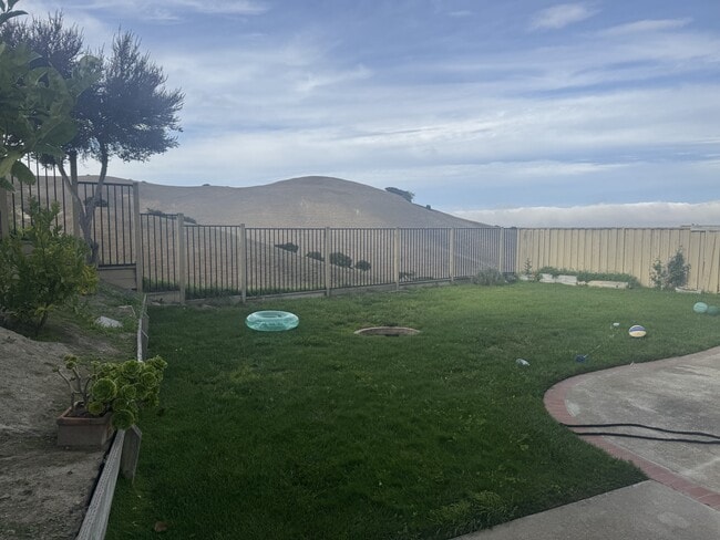 Building Photo - 26438 Honor Ln