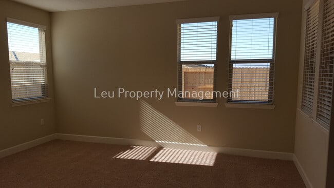Building Photo - 5074 Sycamore Canyon Dr