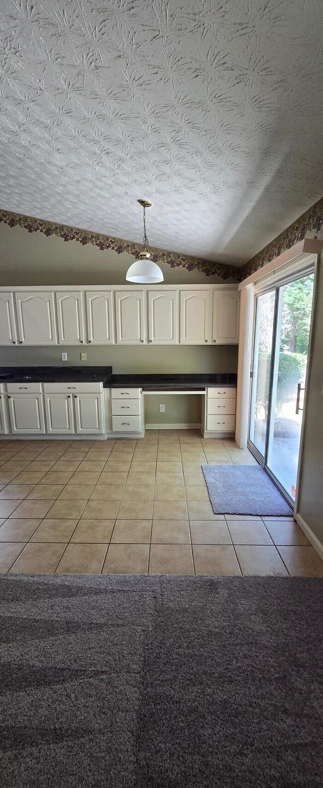 Building Photo - 3 Bedroom House