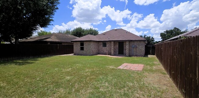 Building Photo - 405 Guayavitos Ln