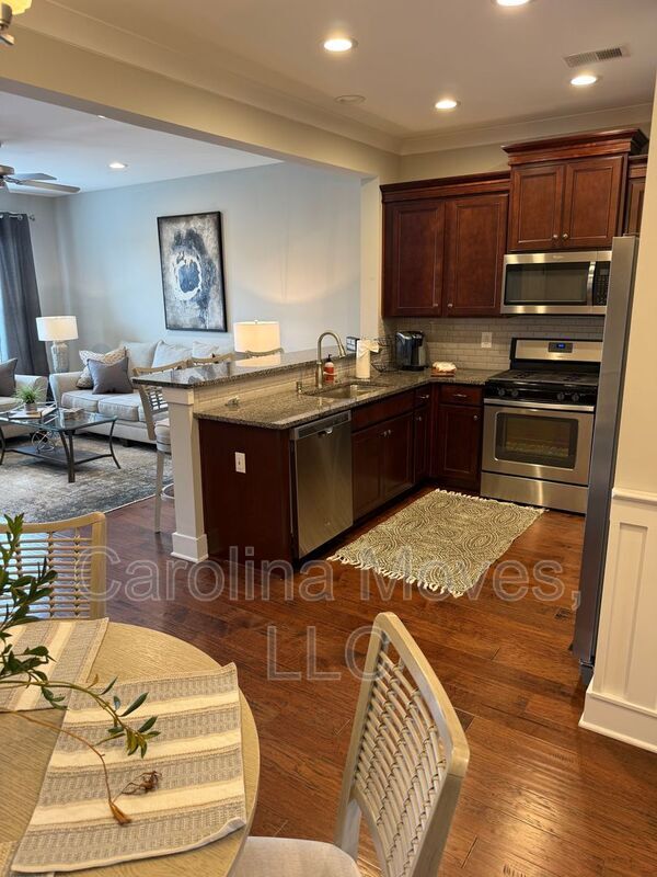 Building Photo - 604 Springbank Aly