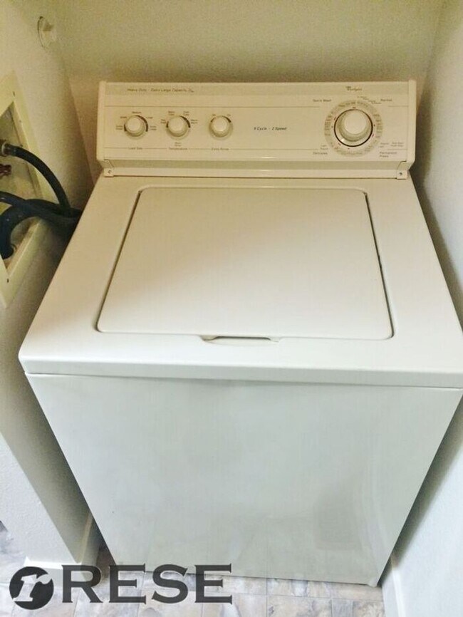 Building Photo - Cozy Midvale Condo - AVAILABLE NOW!