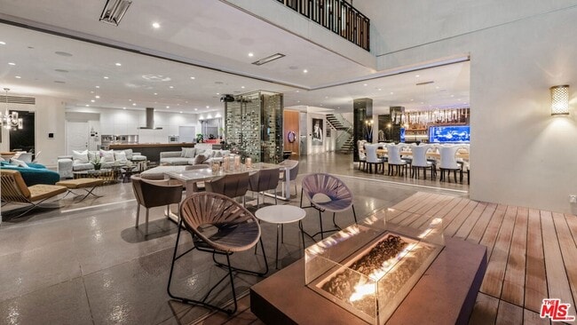 Building Photo - 9663 Santa Monica Blvd