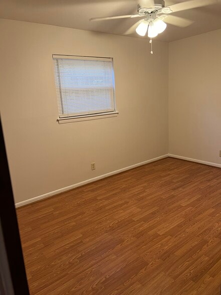 Building Photo - 860 Monroe Dr NE