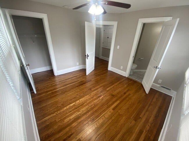 Building Photo - 4 Bedroom- Grandview