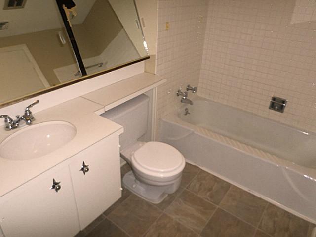 Building Photo - 1514 Regina Ct S