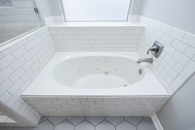 Building Photo - 19423 Arbor Pines Ln