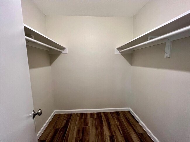 Building Photo - 1705 Westwind Dr
