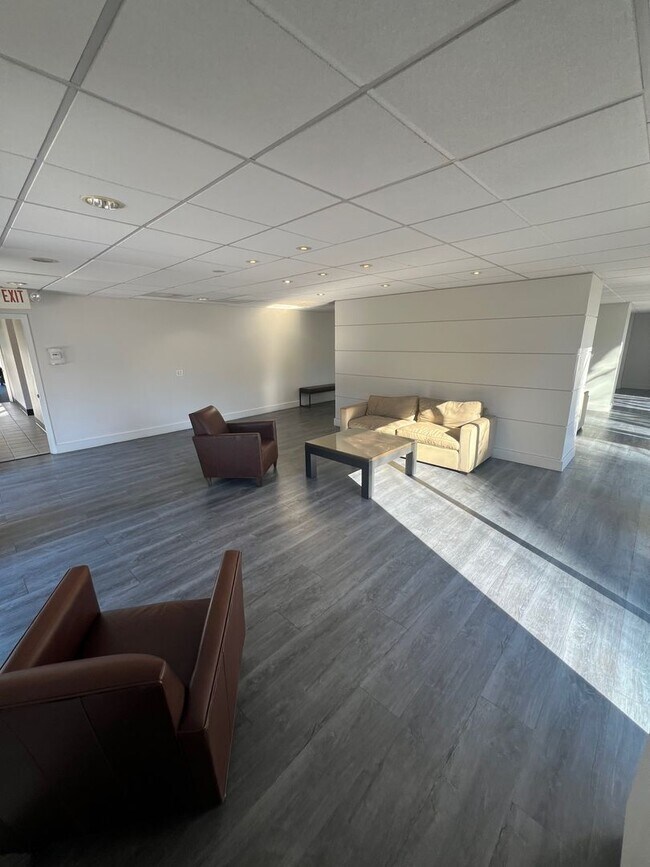 Building Photo - Fantastic Studio in The Metropolitan Condos