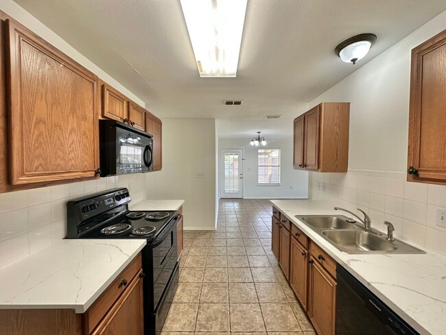 Building Photo - 3 Bedroom 2 Bath Rental in Whitehouse ISD!...