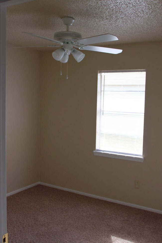 Building Photo - Updated 3/2/1 Great location for TTU/LCU/Medical District - Available AUGUST