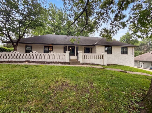 Building Photo - 4321 NW Briarcliff Ln