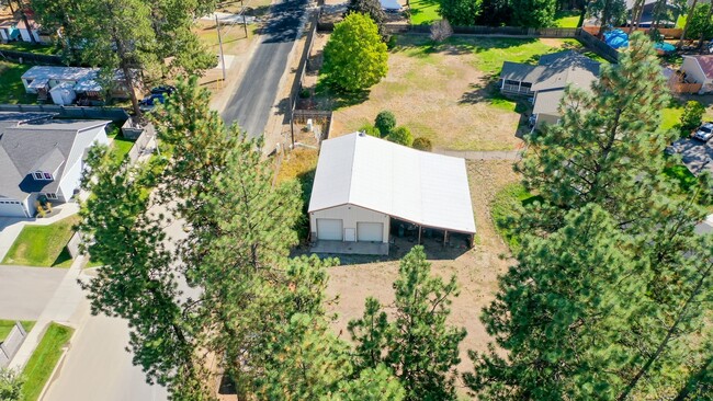 Building Photo - 2152-200 Hemlock