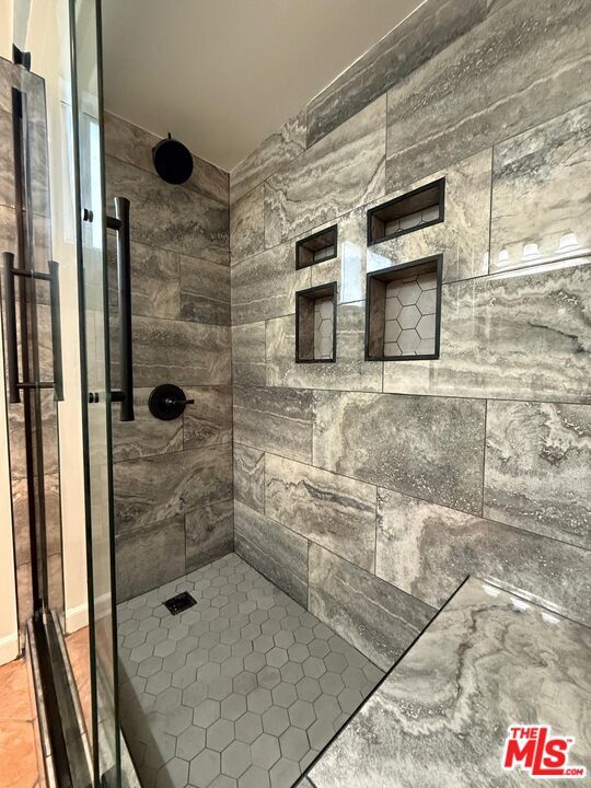 Building Photo - 10642 Samoa Ave