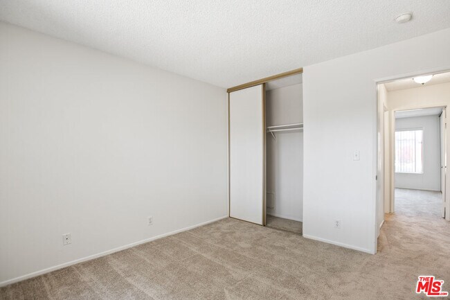 Building Photo - 5464 Evelyn Dr