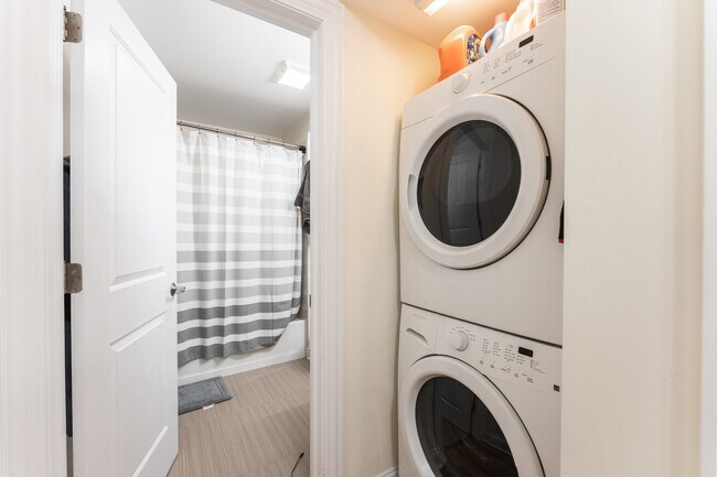 Building Photo - 3047 N Kimball Ave