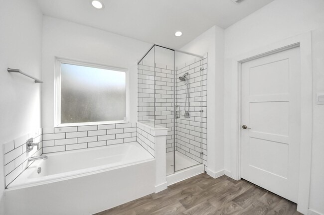 Building Photo - 10438 Plateau Pt Trl