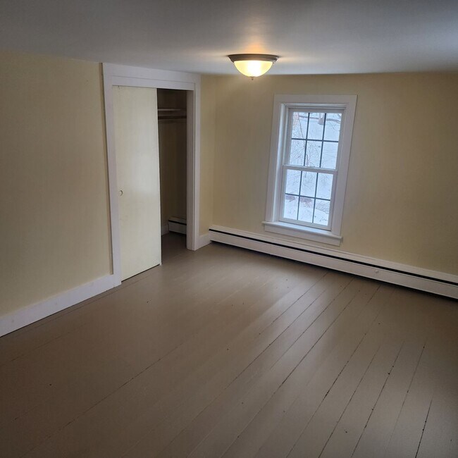 Building Photo - 4BR/1BA Home In East Haddam