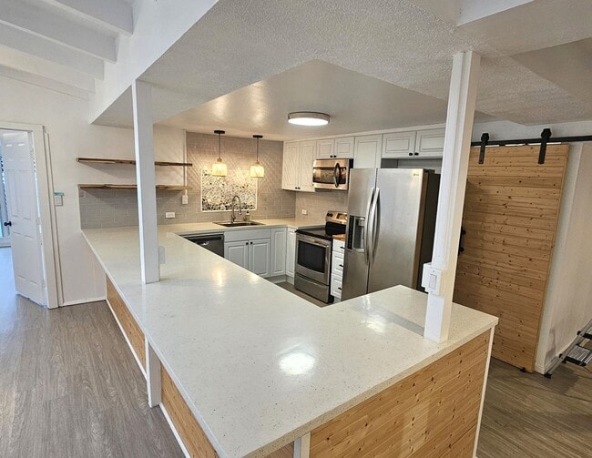 Building Photo - RARE!!! 5 bedroom on Kalaheo Hillside