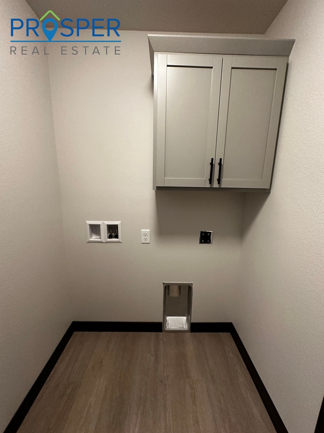 Building Photo - CA785X