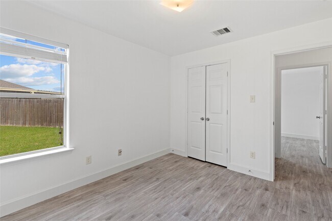 Building Photo - 4303 Sunflower Creek Ln