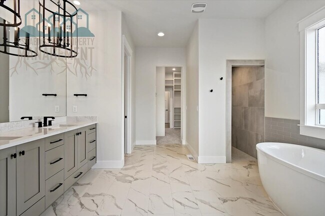 Building Photo - 10642 W Lothbury Dr