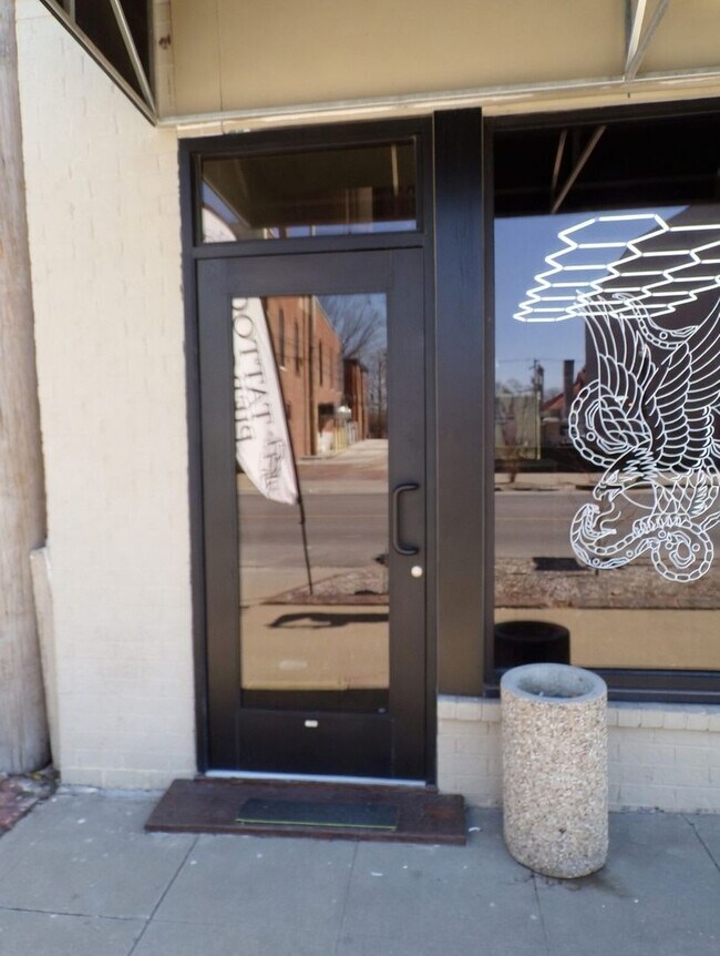 Building Photo - 316 Main St