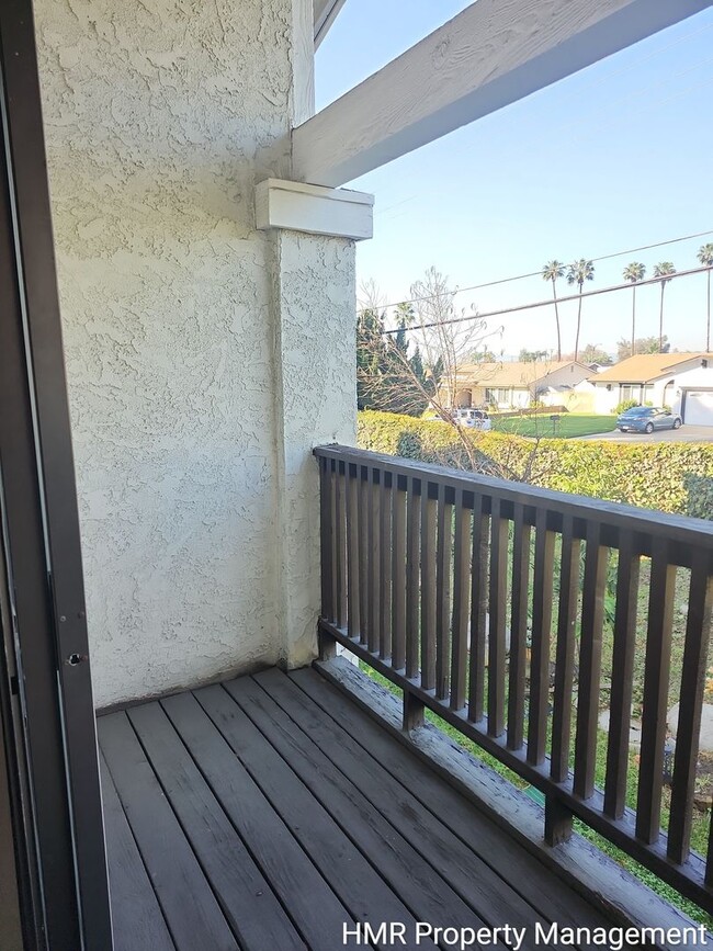 Building Photo - Spacious & Convenient 3-Bedroom Townhouse