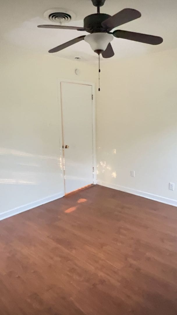 Building Photo - 3 bedroom 1.5 bathroom! HOUSING ACCEPTED!